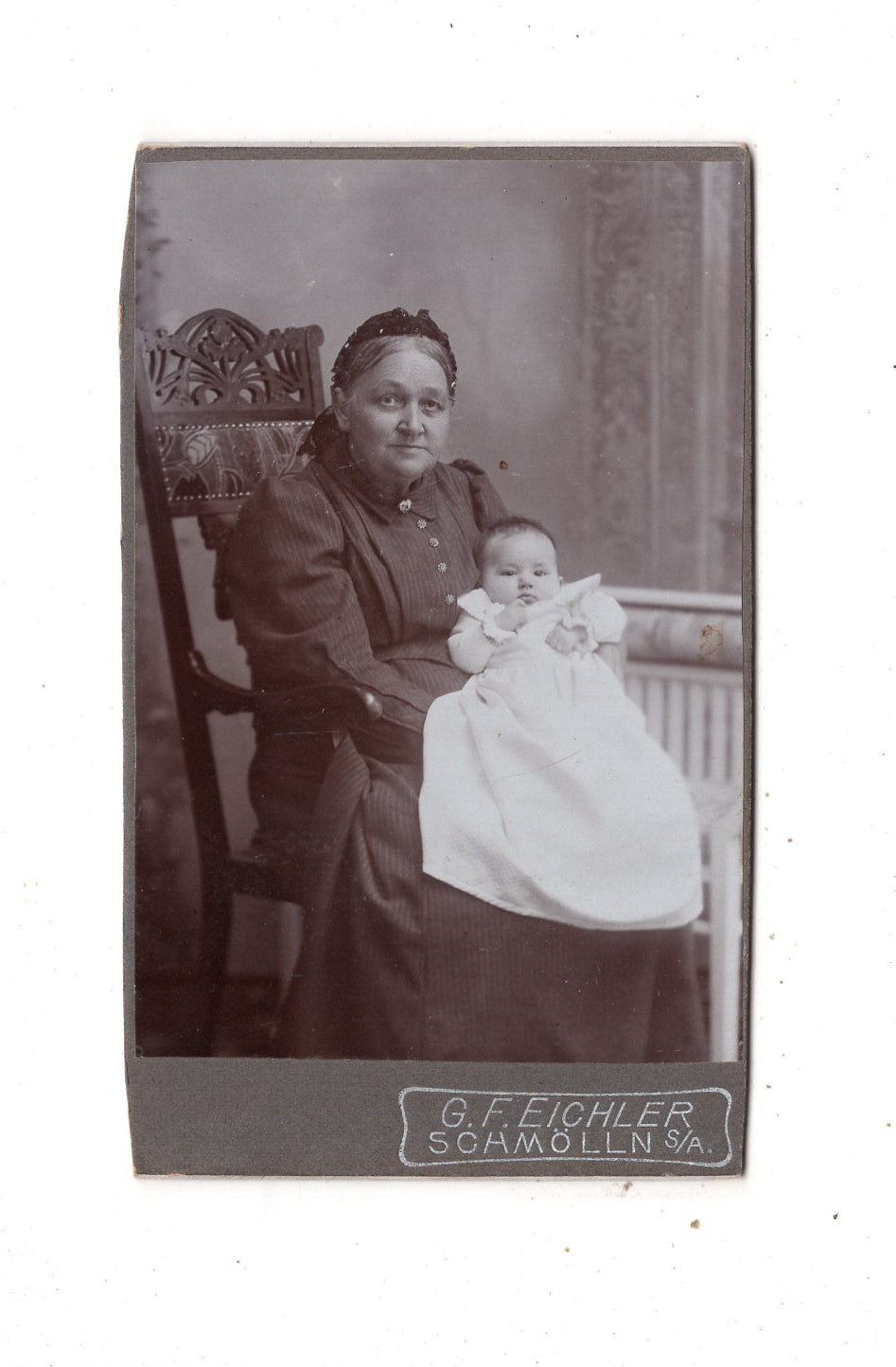 Fotografie Feine Dame mit Baby - Schmölln 1900er