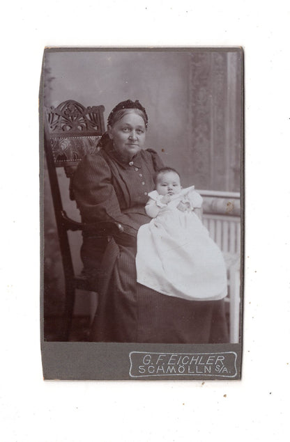 Fotografie Feine Dame mit Baby - Schmölln 1900er