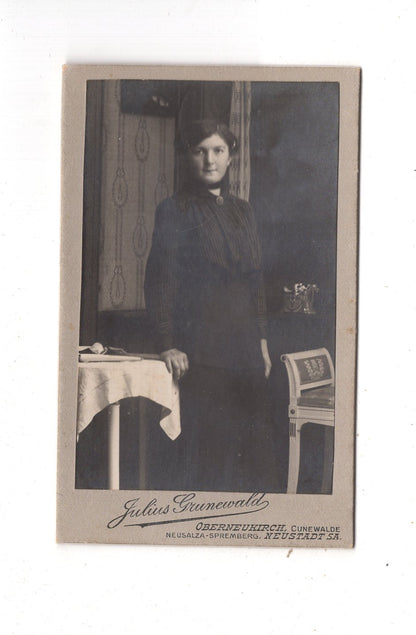 Fotografie Feines junges Mädchen - Oberneukirch / Cunewalde +++ 1910er / CDV E1-34