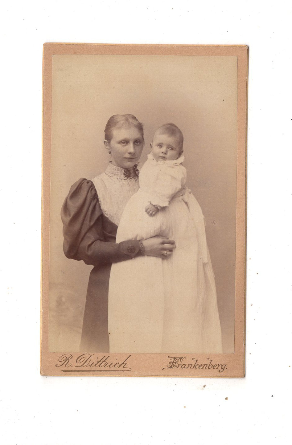 Fotografie Feine Dame mit Baby - Frankenberg um 1890