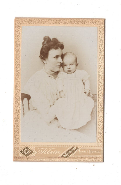 Fotografie Feine Dame mit Baby & Widmung - Lahr & Erstein 1900
