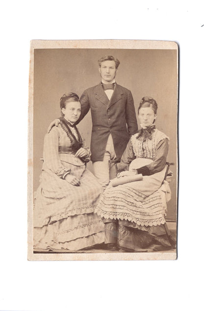 Fotografie Schönes Familienbild / benannt - unbekannter Ort 1860er