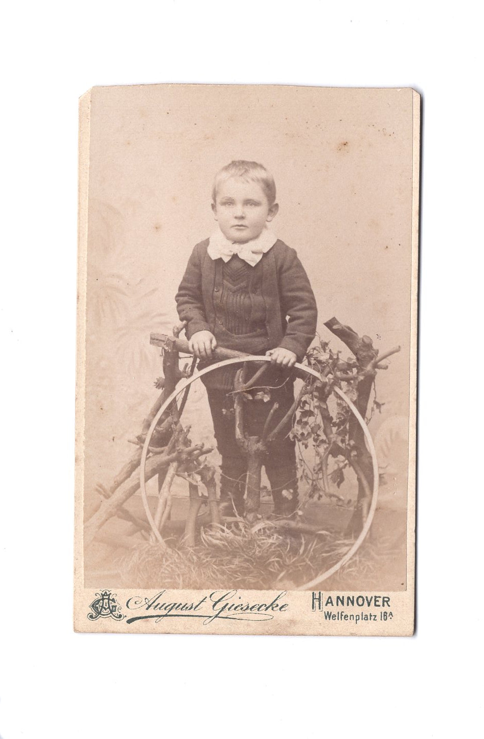 Fotografie Niedlicher kleiner Junge - Hannover um 1890