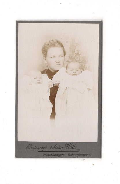 Fotografie Feine Dame mit Babys / Zwillinge - Weiershagen - Osberhausen um 1900