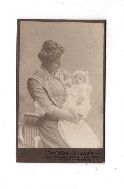 Fotografie Feine Dame mit Baby - Kassel 1900er