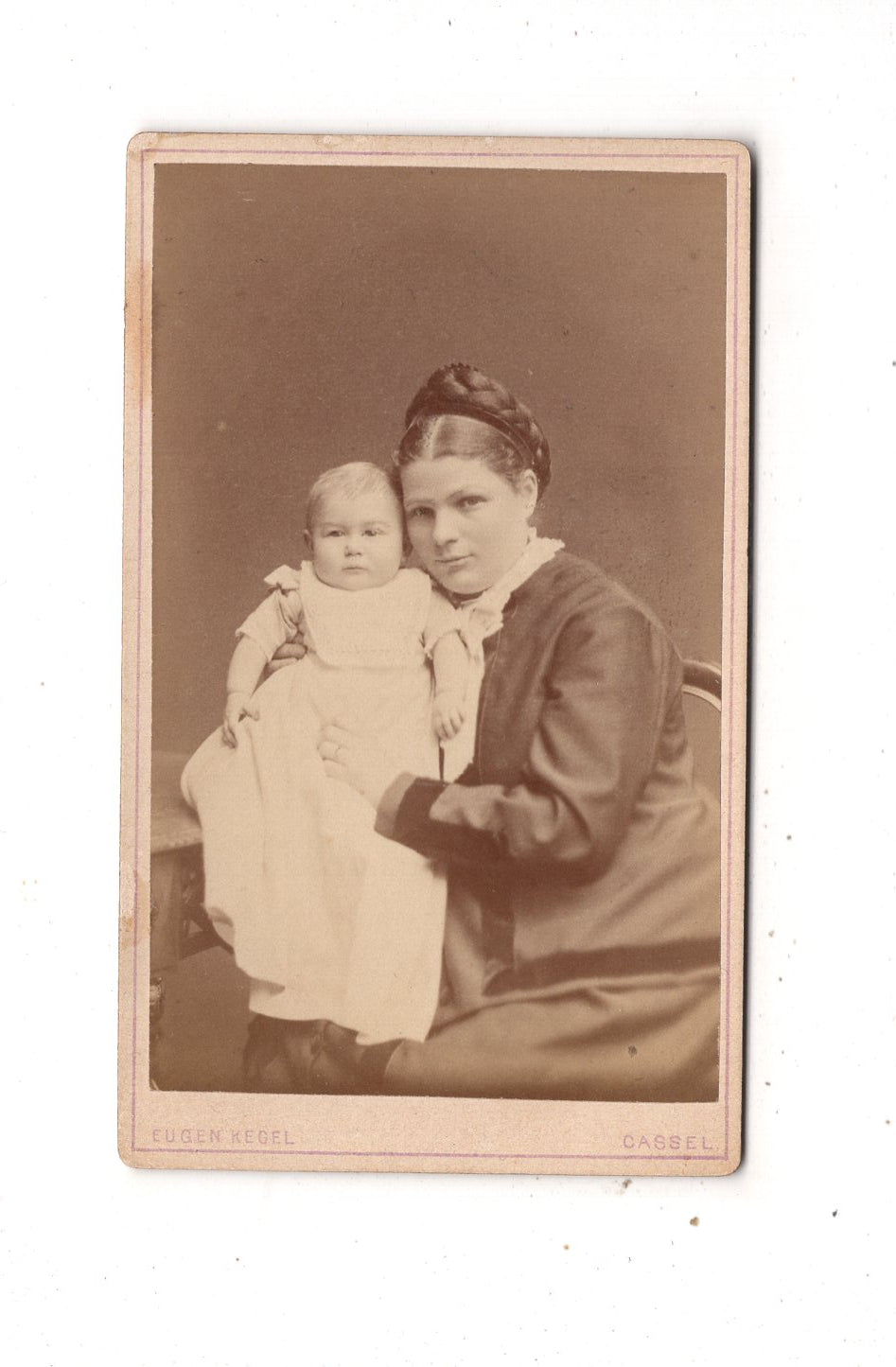 Fotografie Feine Dame mit Baby - Kassel 1870er
