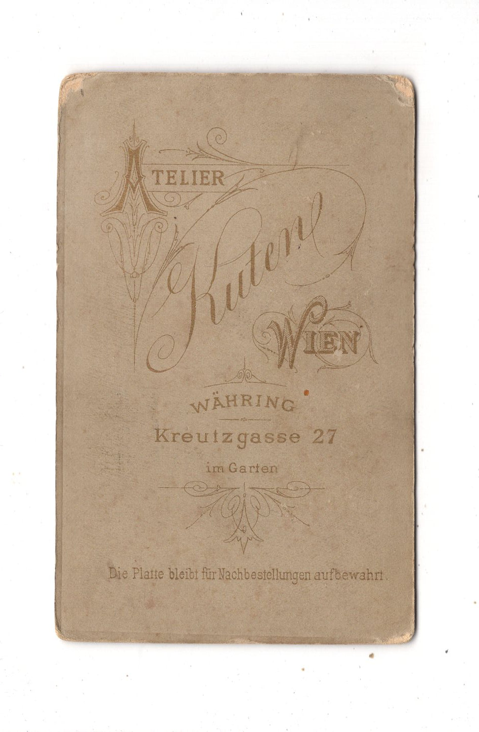 Fotografie Feiner Herr mit Kindern in Winterkleidung - Wien um 1890