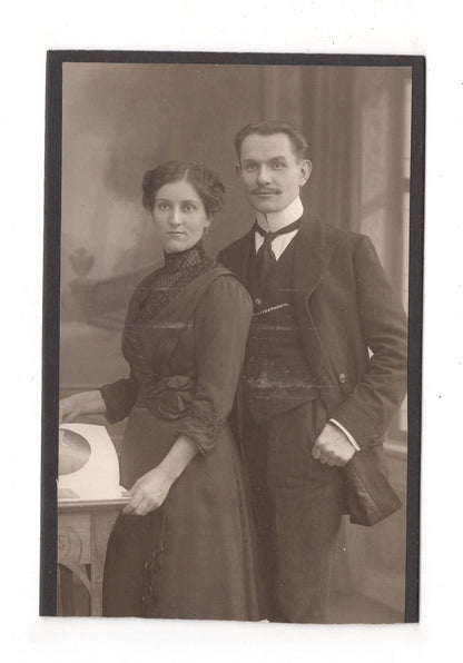 Fotografie Feines Paar - unbekannter Ort 1900er / CAB X-32