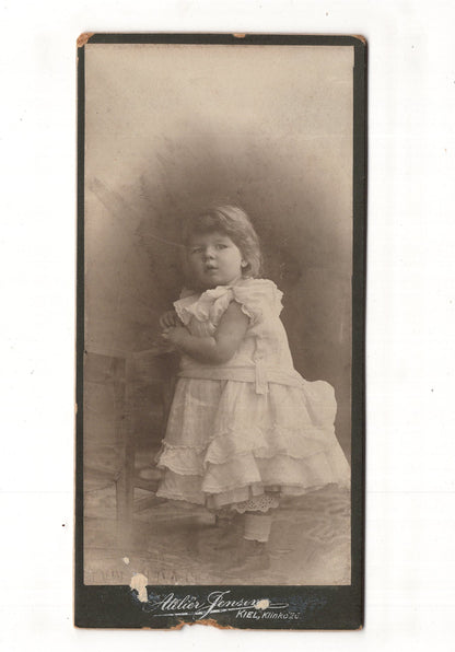 Fotografie Niedliches kleines Mädchen - Kiel 1900er