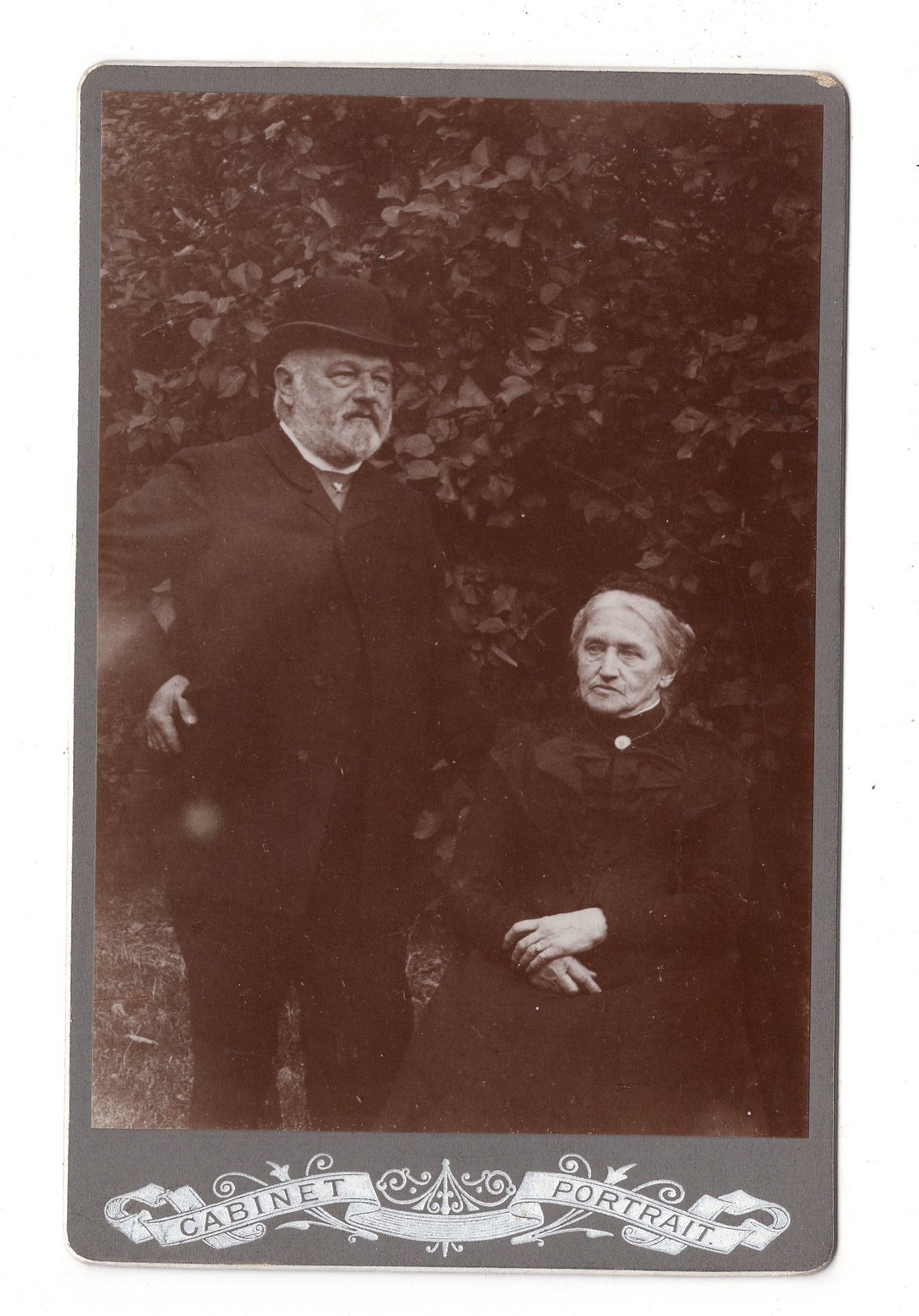 Fotografie Älteres Paar - unbekannter Ort 1900er / CAB X-32