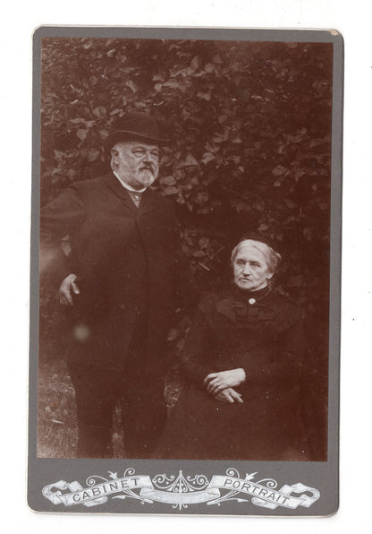 Fotografie Älteres Paar - unbekannter Ort 1900er / CAB X-32