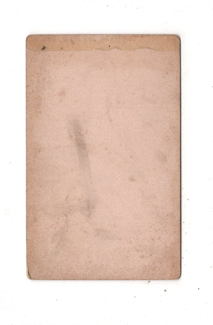 Fotografie Niedlicher kleiner Junge - unbekannter Ort 1890er