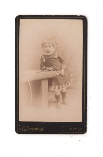 Fotografie Niedlicher kleiner Junge - Halle an der Saale 1880er