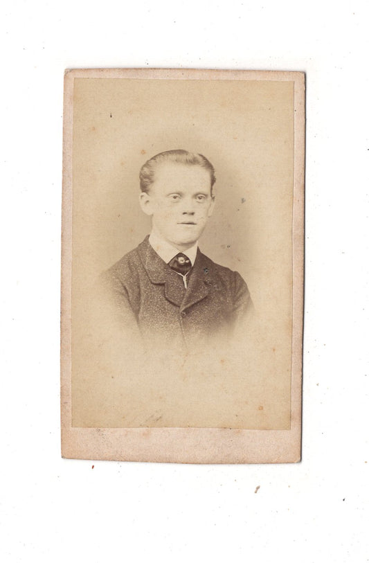 Fotografie Feiner Junge - Landshut 18960er / CDV N1-06