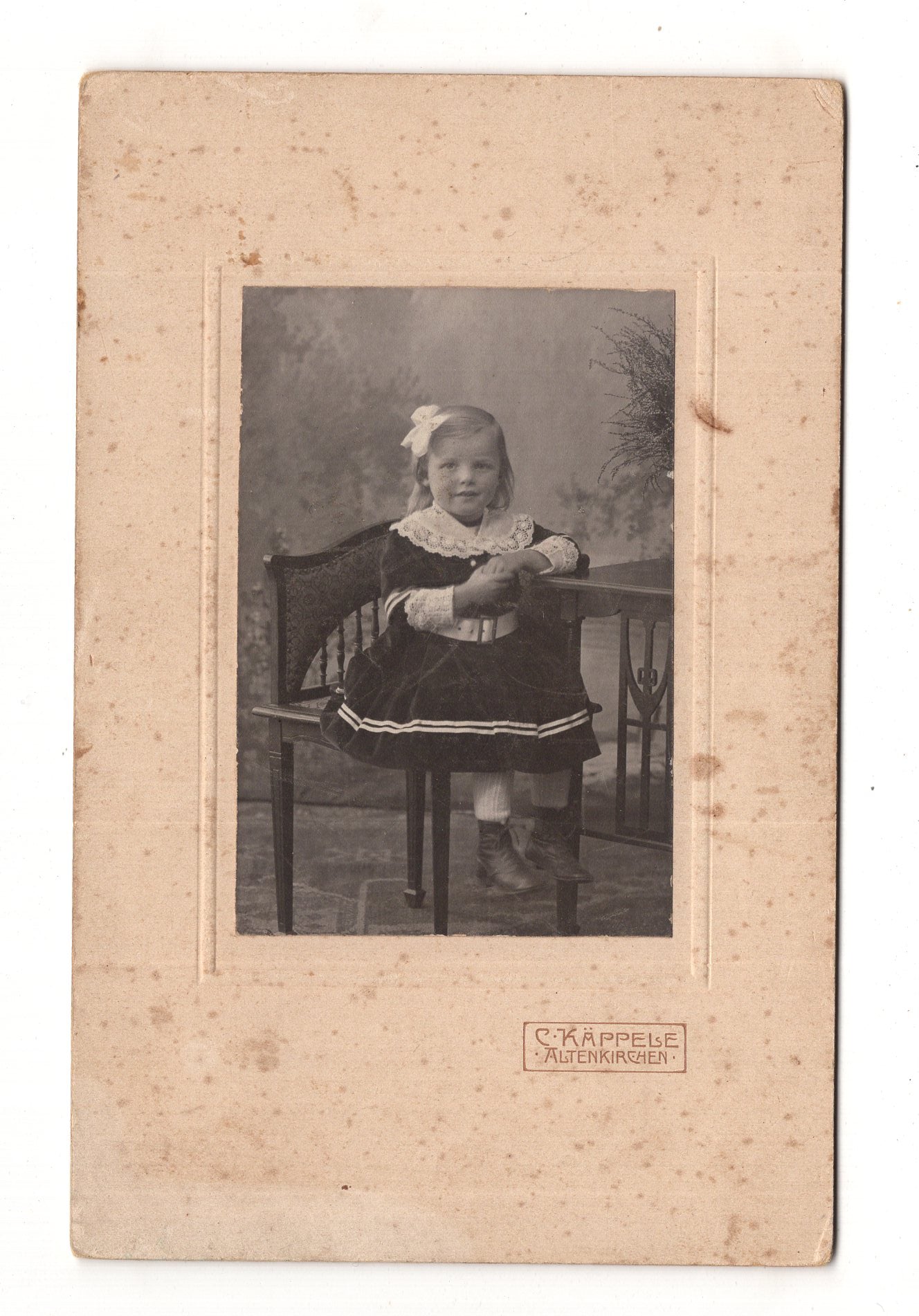 Fotografie Niedliches kleines Mädchen - Altenkirchen 1900er