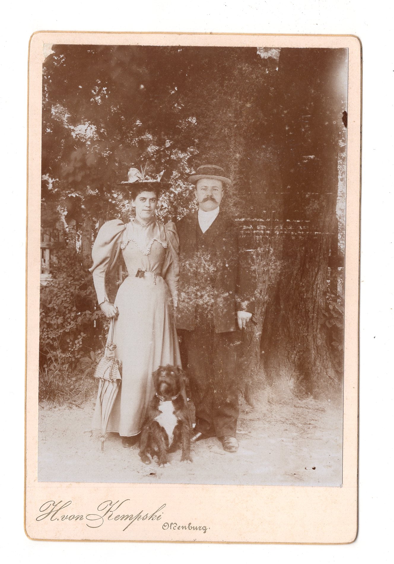 Fotografie Feines Paar mit Hund - Oldenburg 1890er / CAB X-33