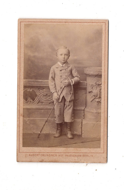 Fotografie Niedlicher kleiner Junge - Berlin um 1880