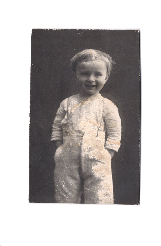 Fotografie Niedlicher kleiner Junge - unbekannter Ort 1910er