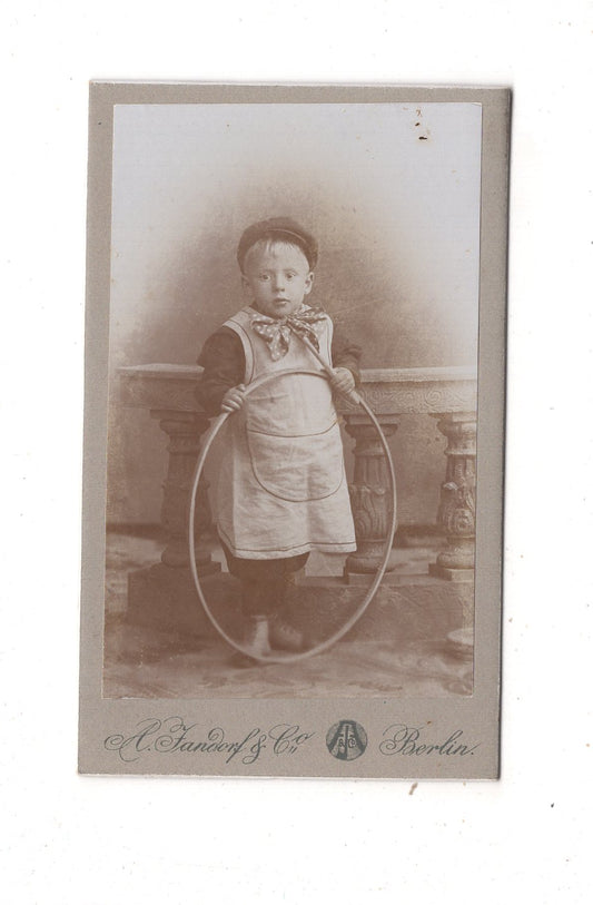 Fotografie Niedlicher kleiner Junge - Berlin um 1900 / CDV M1-23