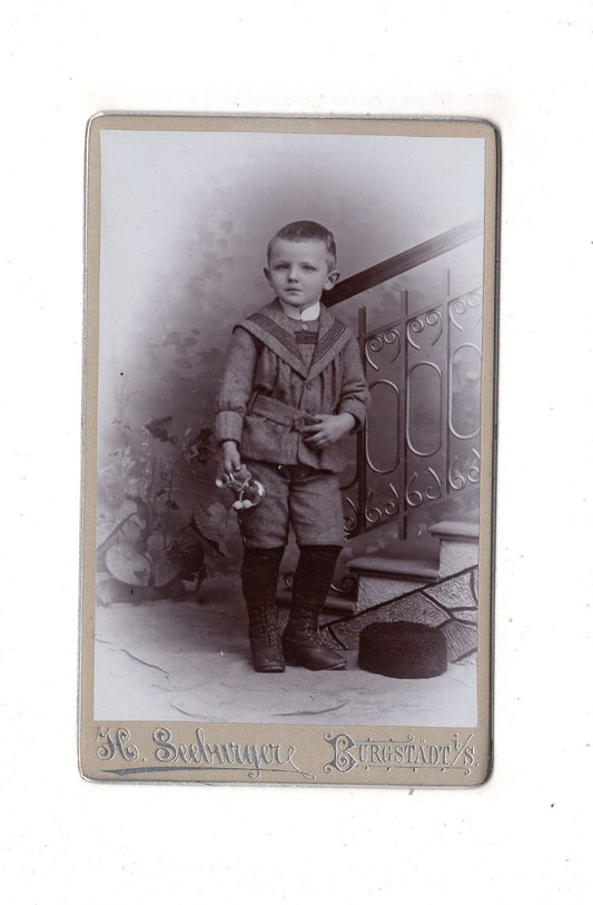 Fotografie Niedlicher kleiner Junge - Burgstädt 1890er / CDV M1-23
