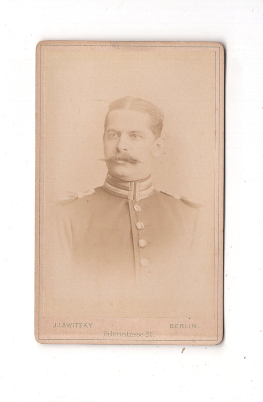 Fotografie Soldat mit Epauletten - Berlin 1880er / CDV M1-03