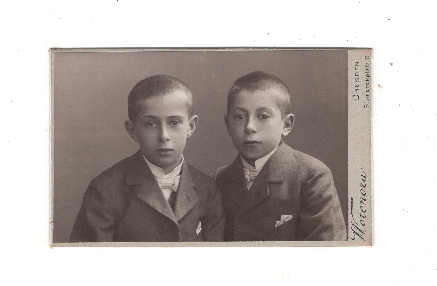 Fotografie Niedliche kleine Jungen - Dresden 1900er