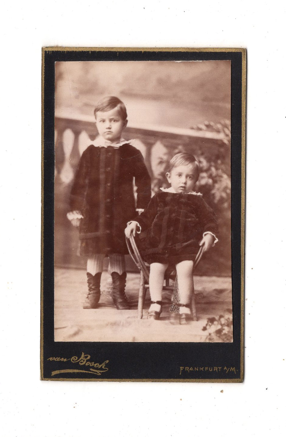 Fotografie Niedliche kleine Jungen - Frankfurt Main um 1880