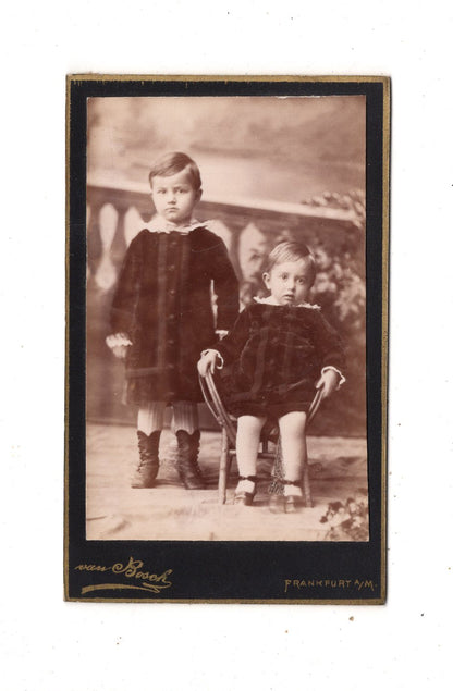 Fotografie Niedliche kleine Jungen - Frankfurt Main um 1880