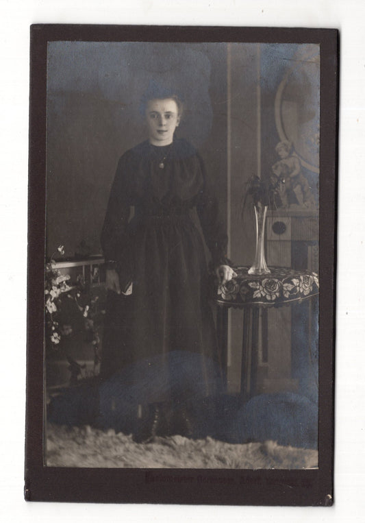 Fotografie Feines junges Mädchen - unbekannter Ort 1910er